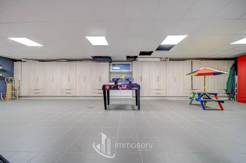 Maison - 240 m² - 7 pièces