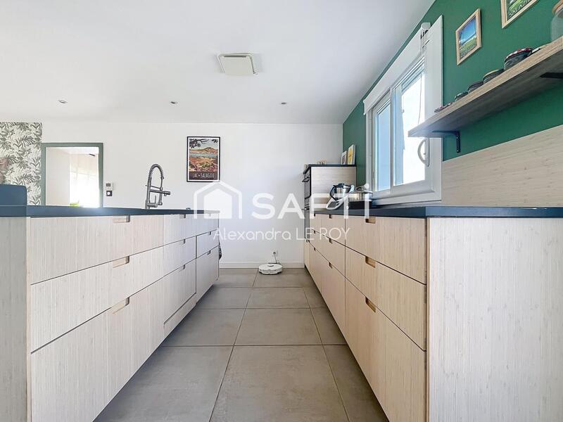 Maison - 220 m² - 8 pièces