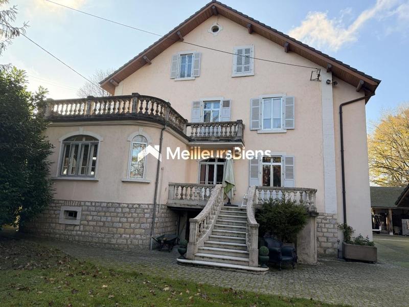 Maison - 375 m² - 12 pièces