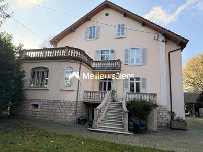 Maison - 375 m² - 12 pièces