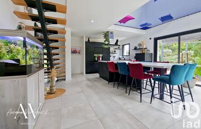 Maison - 121 m² - 5 pièces