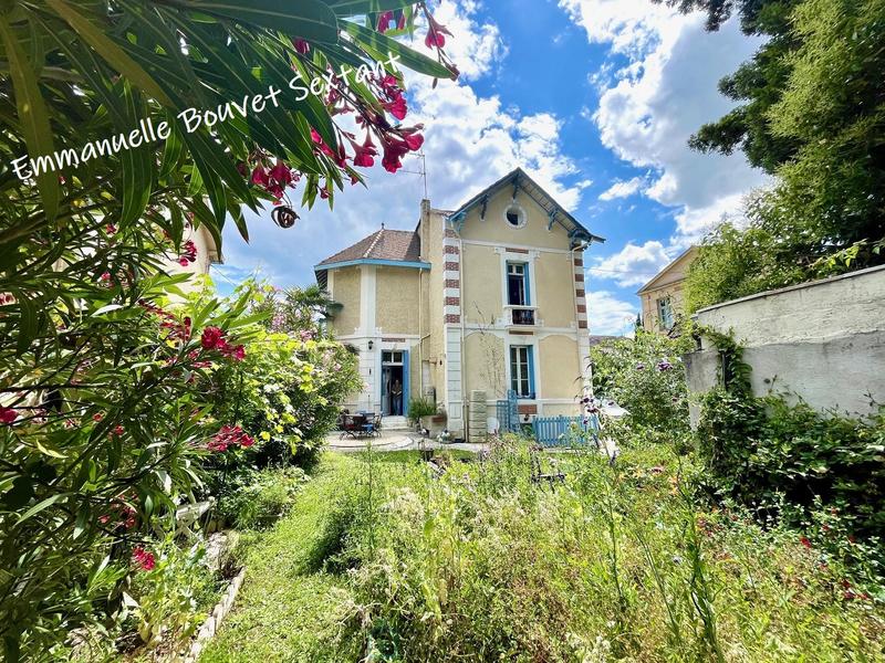 Maison bourgeoise - 180 m² - 9 pièces
