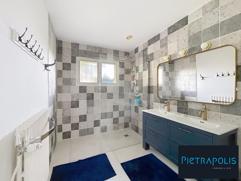 Maison - 186 m² - 8 pièces