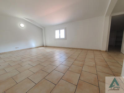 Appartement - 77 m² - 3 pièces