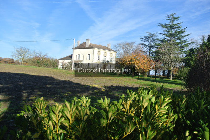 Maison - 244 m² - 7 pièces