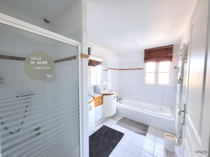 Maison traditionnelle - 158 m² - 5 pièces