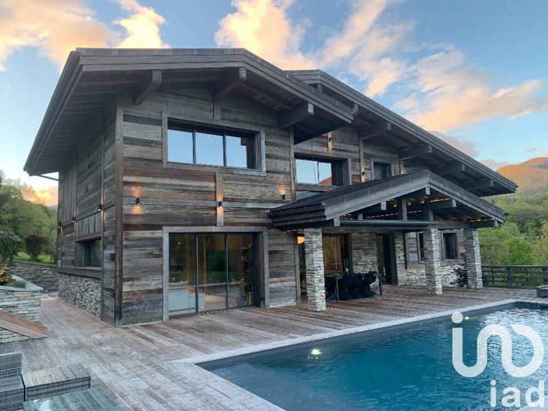 Châlet - 219 m² - 7 pièces