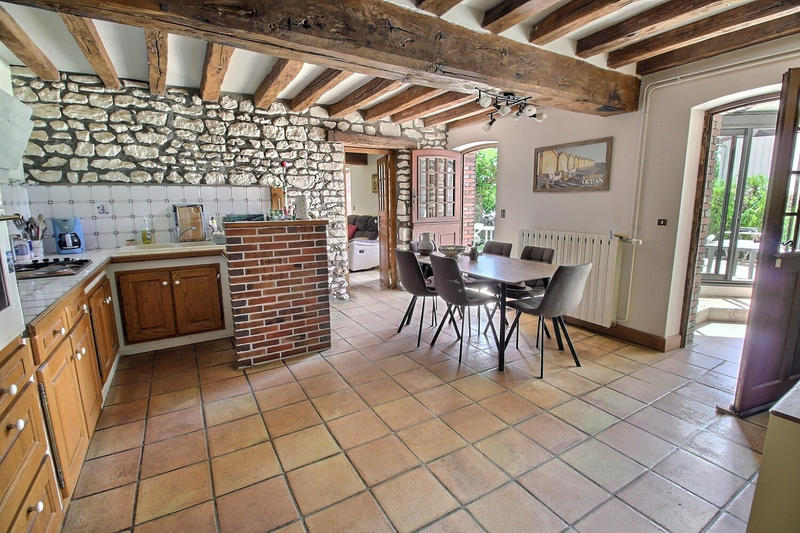 Demeure - 201 m² - 9 pièces