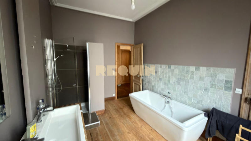 Maison - 185 m² - 8 pièces