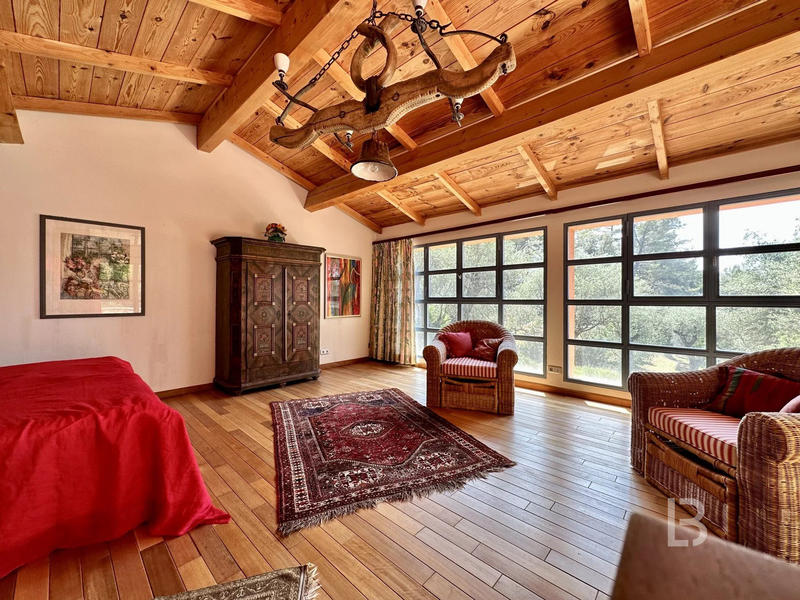 Maison - 260 m² - 11 pièces