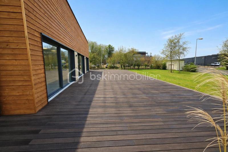 Local d'activité / Entrepôt - 1 383 m² - 50 pièces