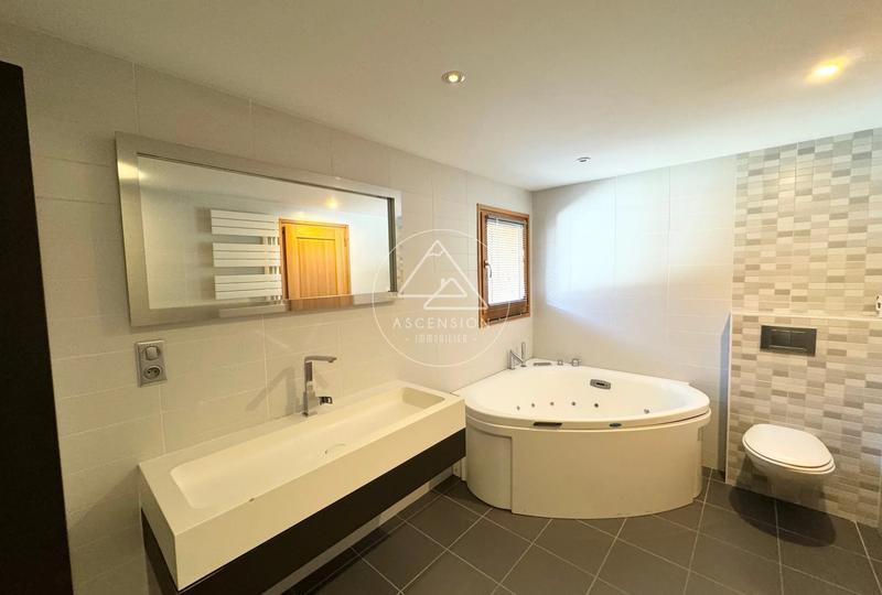 Châlet - 278 m² - 7 pièces