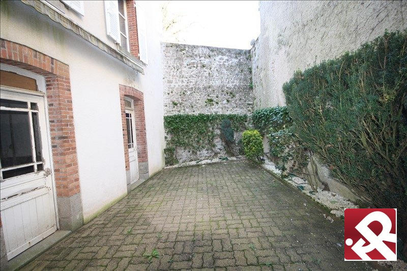 Maison - 1 m² - 10 pièces