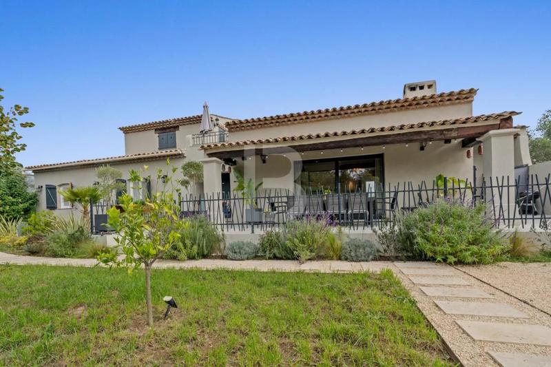 Propriété - 315 m² - 8 pièces