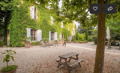 Maison - 1 000 m² - 20 pièces