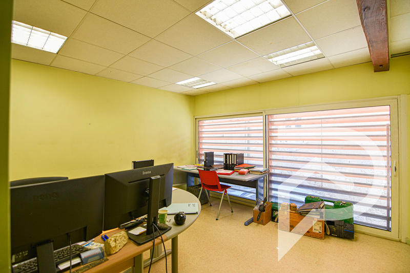 Maison - 270 m² - 11 pièces