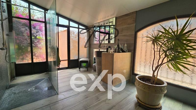 Maison - 230 m² - 7 pièces