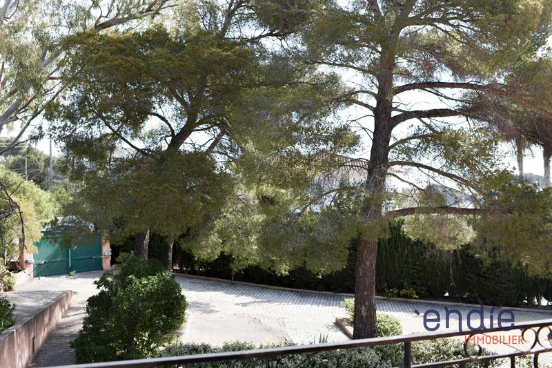 Maison - 650 m² - 12 pièces