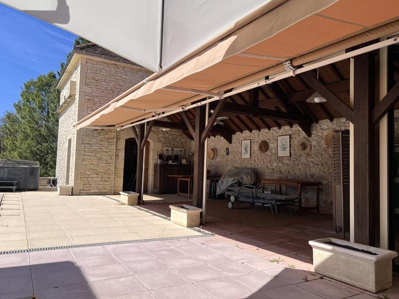 Demeure - 250 m² - 10 pièces