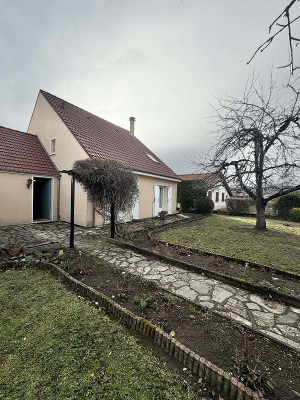 Maison - 104 m² - 5 pièces