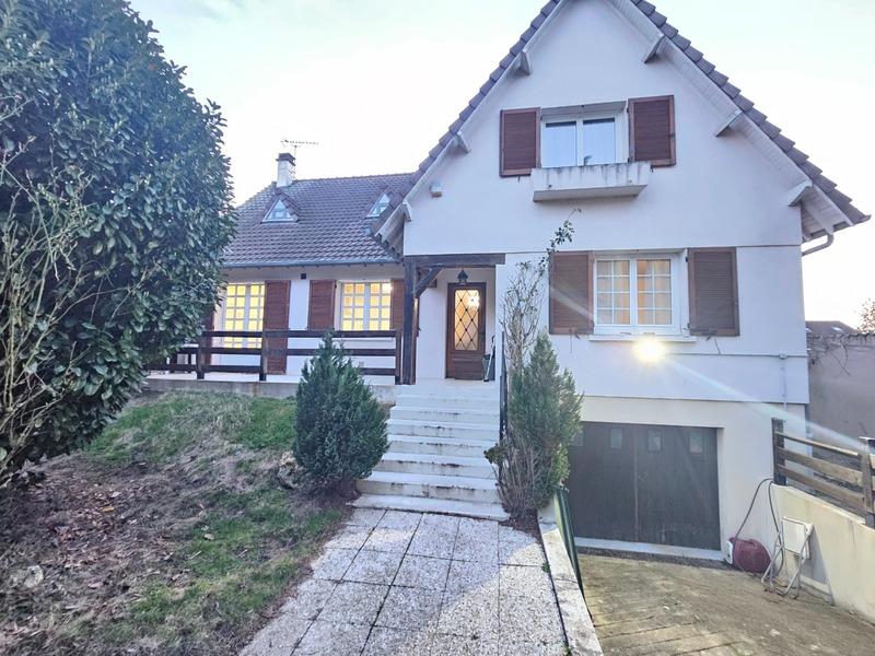 Maison - 180 m² - 9 pièces