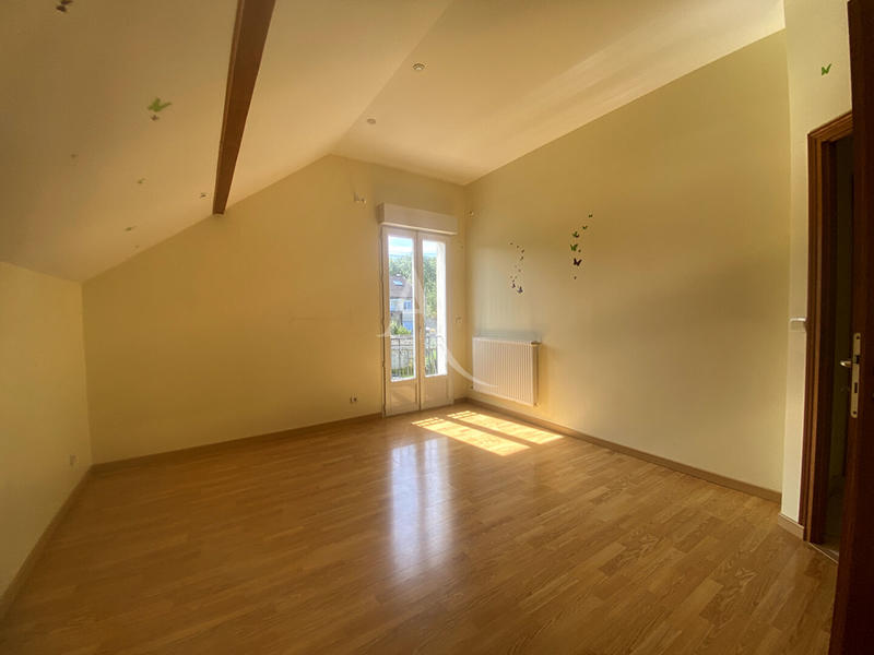 Maison - 214 m² - 8 pièces