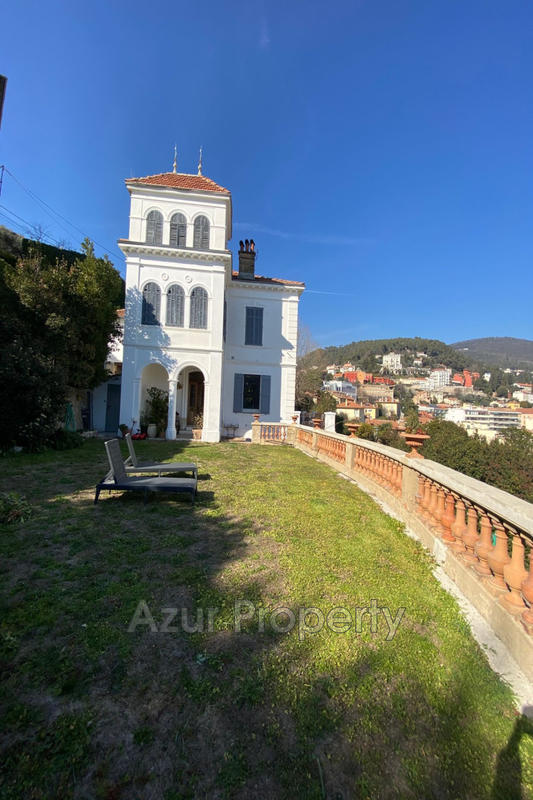 Villa - 240 m² - 6 pièces