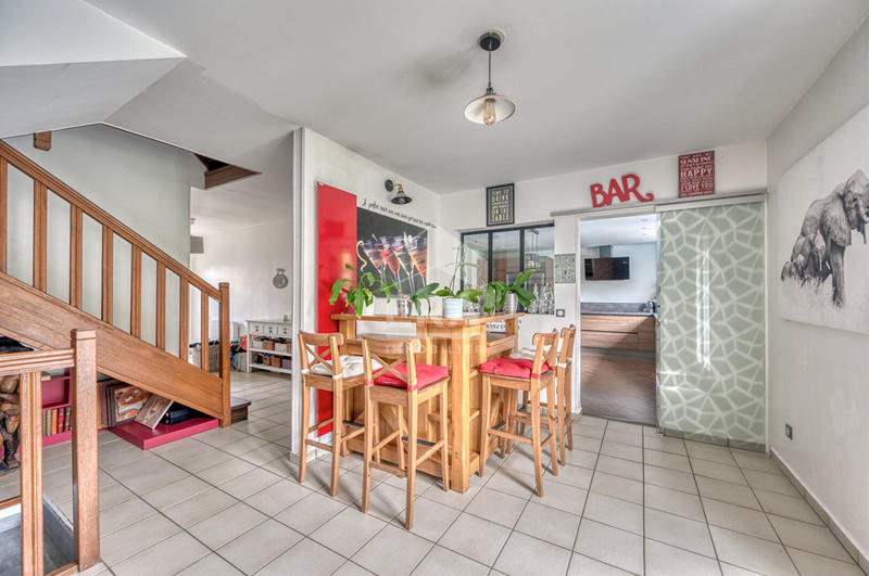 Maison - 285 m² - 8 pièces