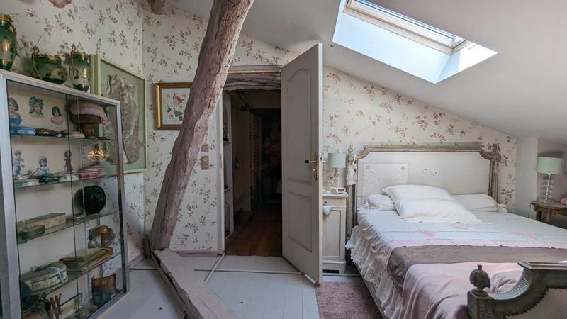 Maison - 222 m² - 6 pièces