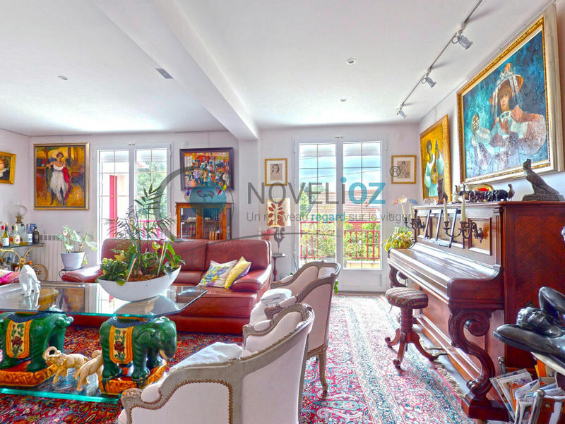 Maison - 291 m² - 9 pièces