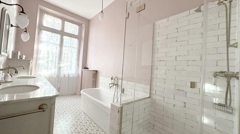 Maison - 180 m² - 5 pièces