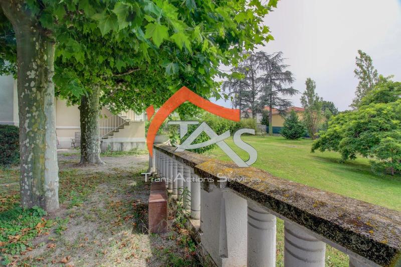 Maison - 374 m² - 10 pièces