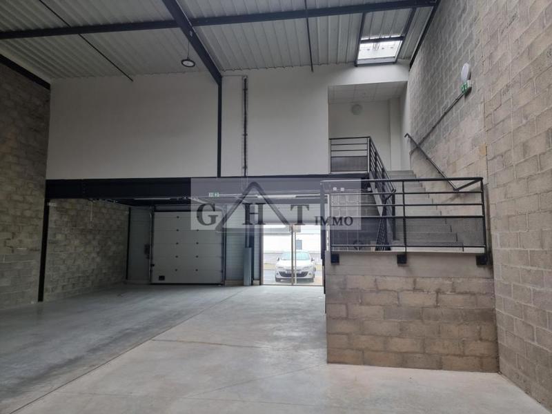 Entrepôt - 240 m²