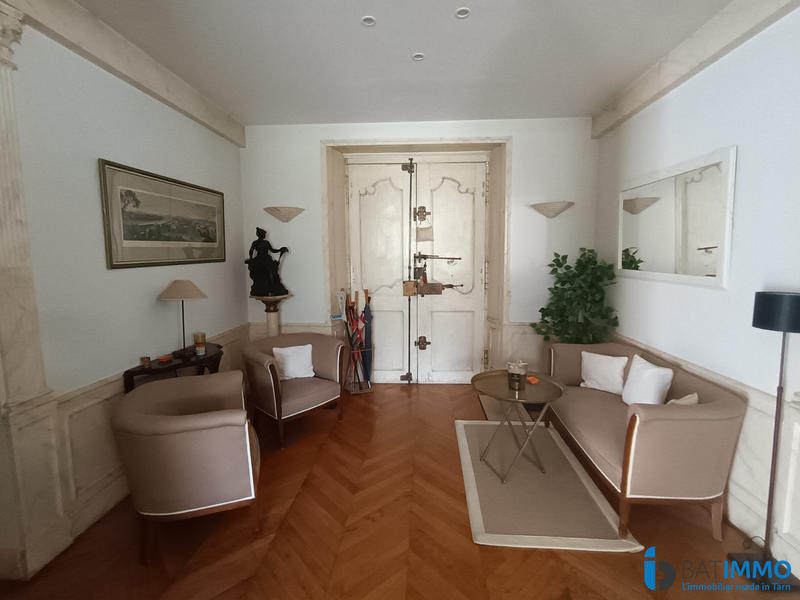 Villa - 300 m² - 10 pièces