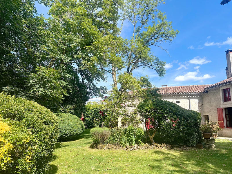 Maison de village - 320 m² - 10 pièces