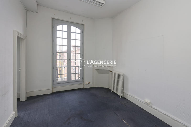 Bureau - 186 m² - 8 pièces