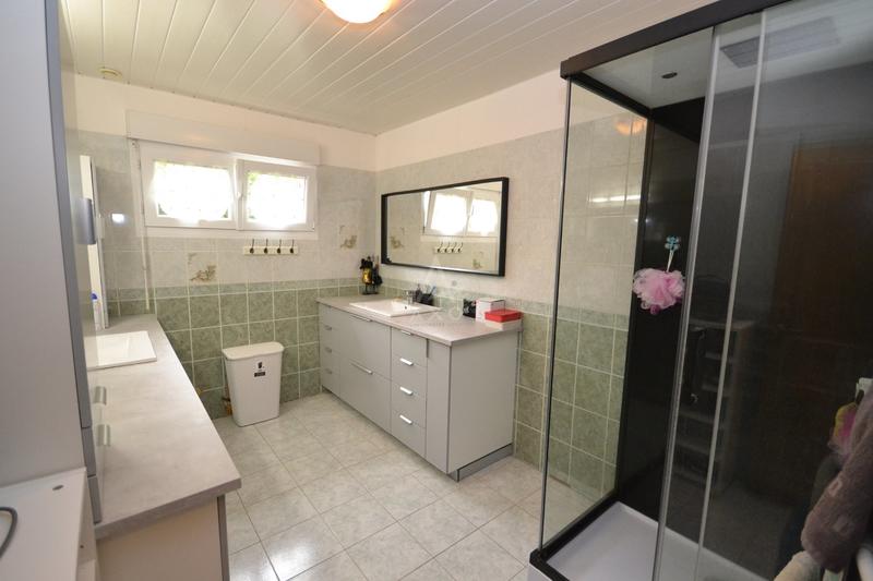 Maison - 235 m² - 10 pièces