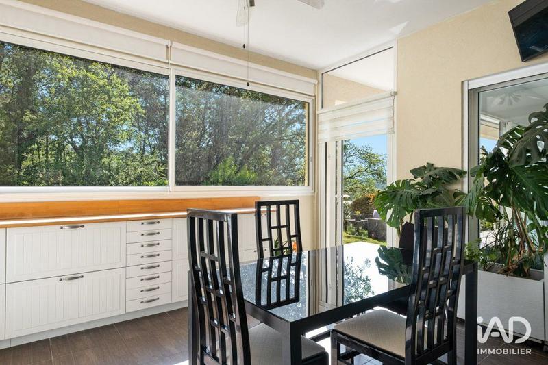 Maison - 180 m² - 5 pièces