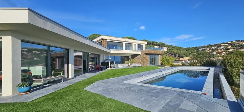 Maison - 320 m² - 14 pièces