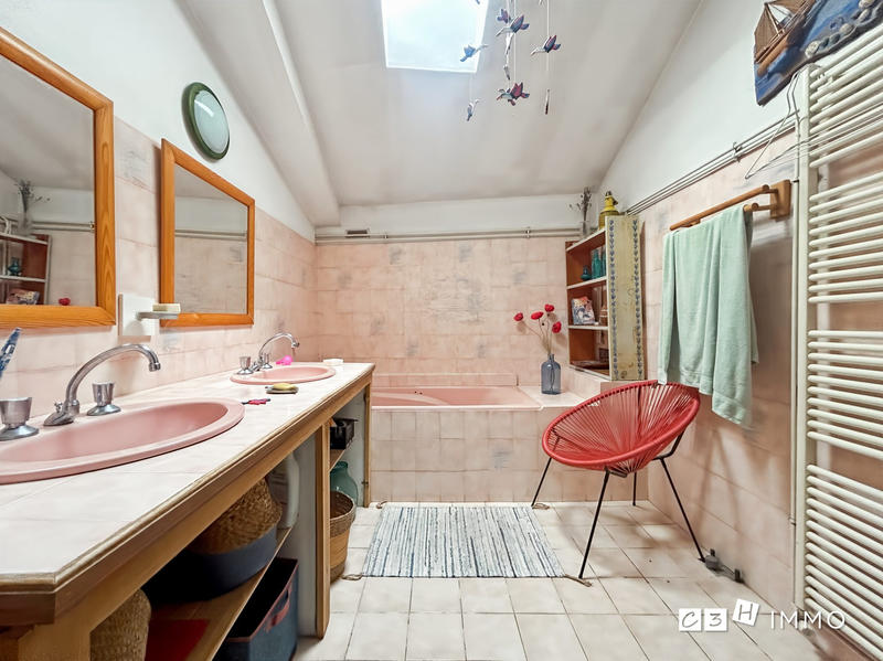 Maison - 205 m² - 6 pièces