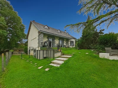 Maison - 210 m² - 9 pièces