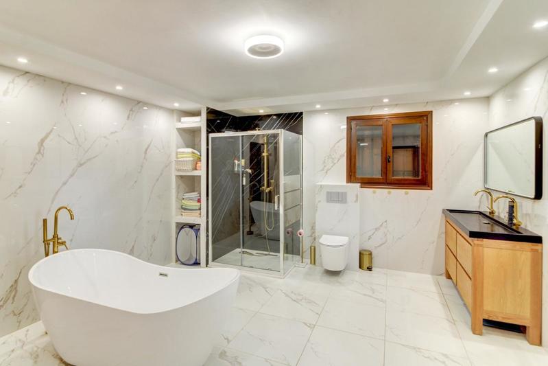 Propriété - 659 m² - 8 pièces