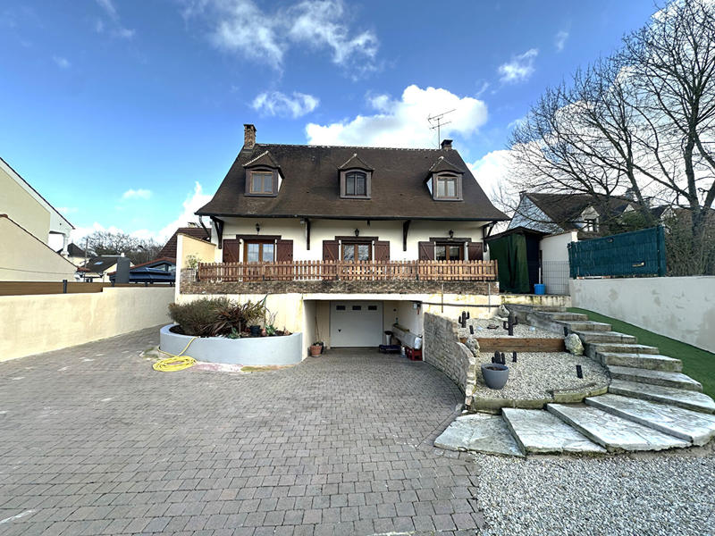 Maison - 180 m² - 9 pièces