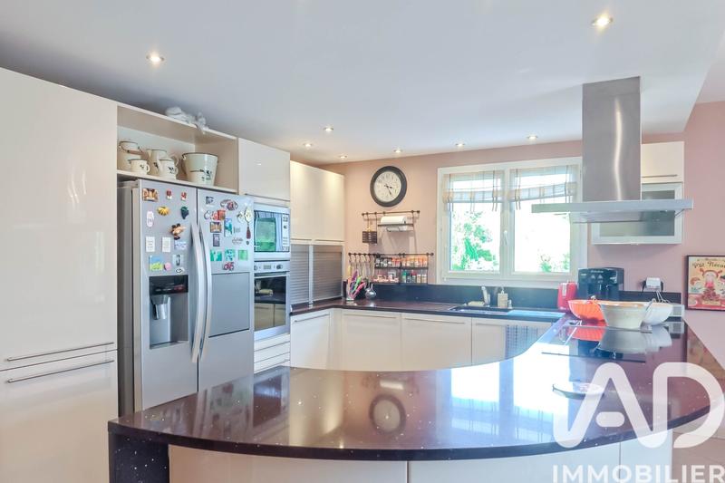 Maison - 358 m² - 8 pièces