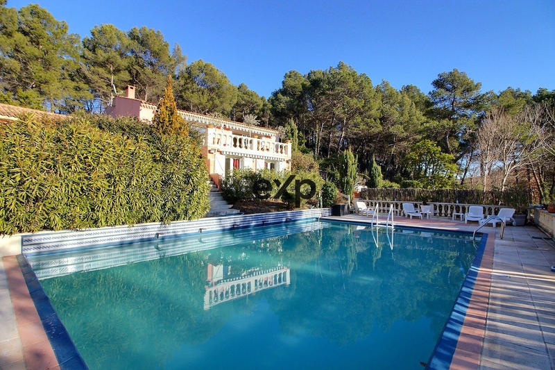 Villa - 225 m² - 7 pièces