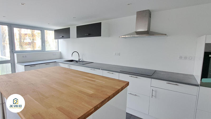 Loft - 92 m² - 5 pièces