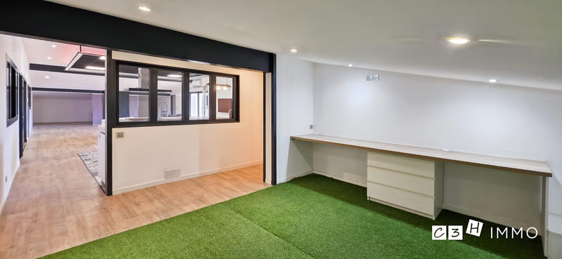 Maison - 233 m² - 6 pièces