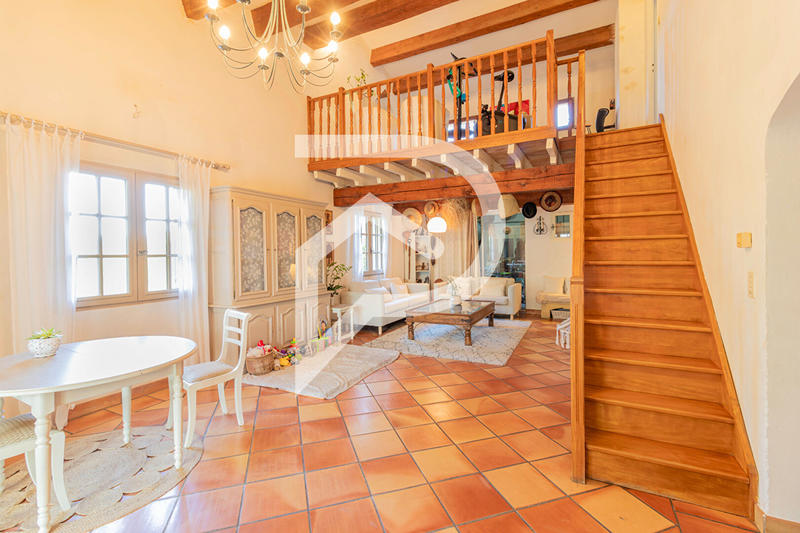 Maison - 363 m² - 6 pièces