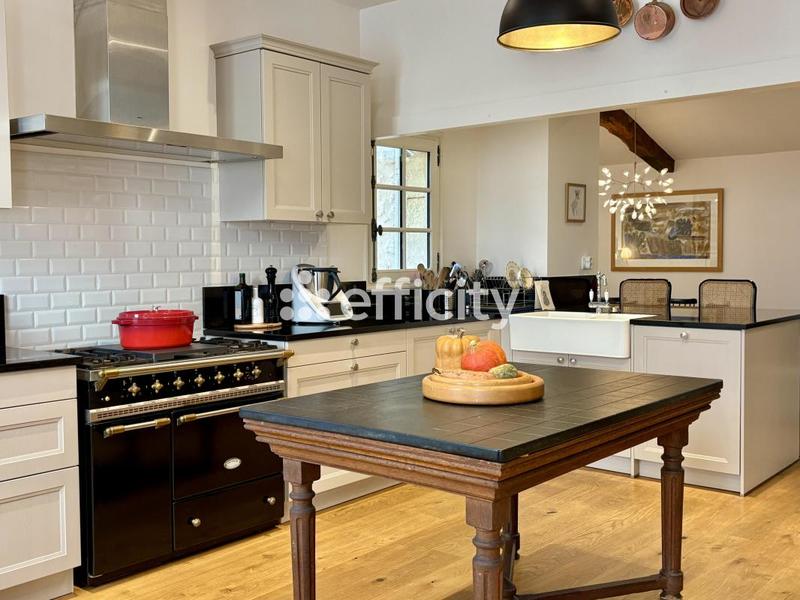 Maison - 228 m² - 7 pièces