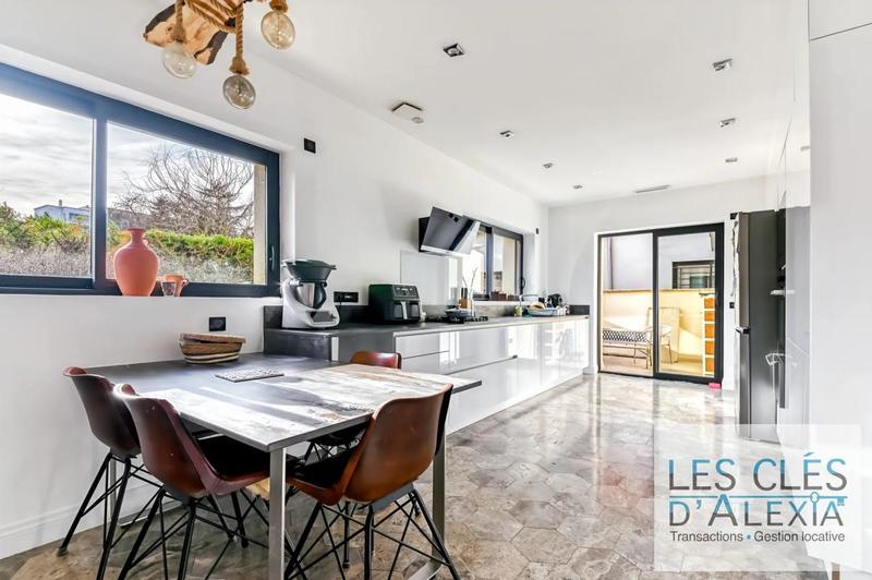 Maison - 140 m² - 5 pièces